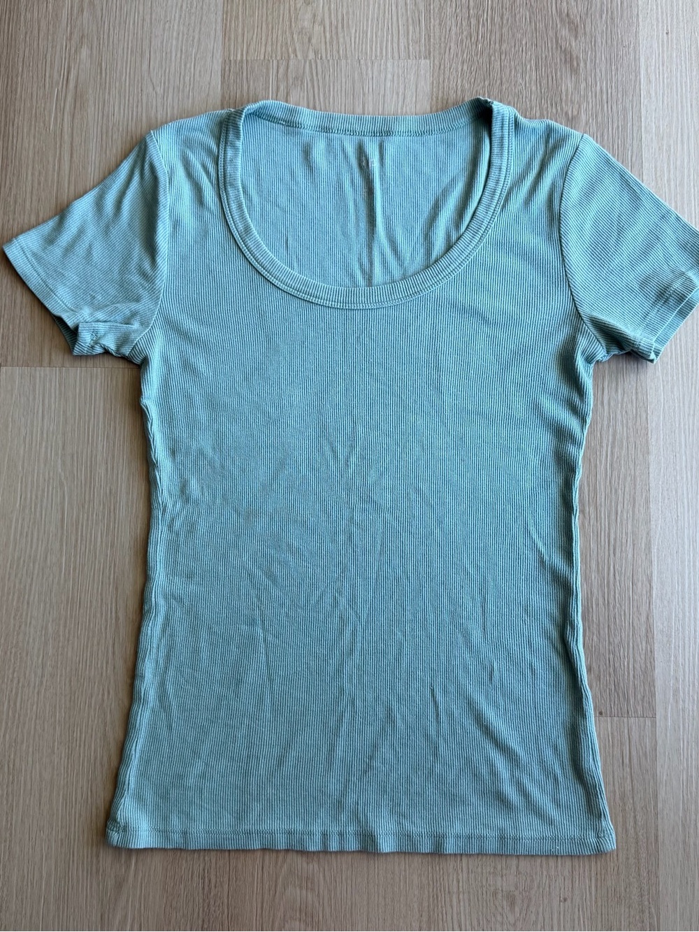Women’s dip Scoop Neck Short Sleeve Top Size S- Light Sage